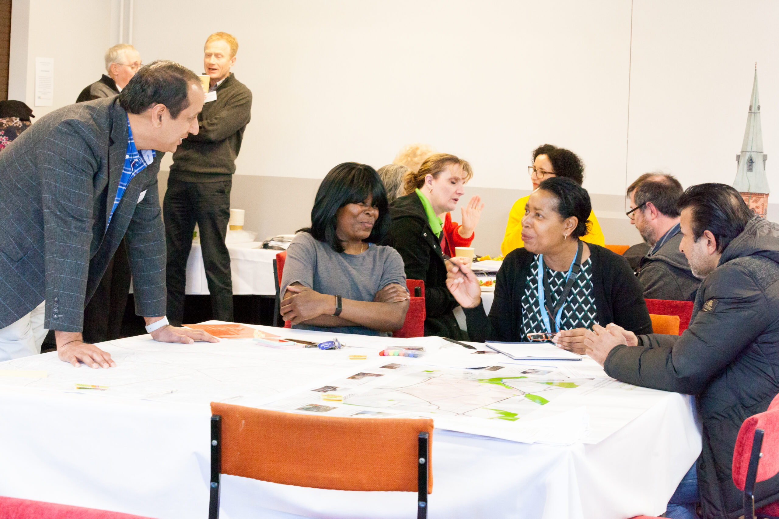 Councillor Zafar Iqbal speaks to members of the local community